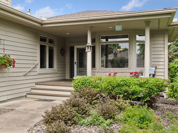 8910 Hilloway Rd, Eden Prairie, MN 55347