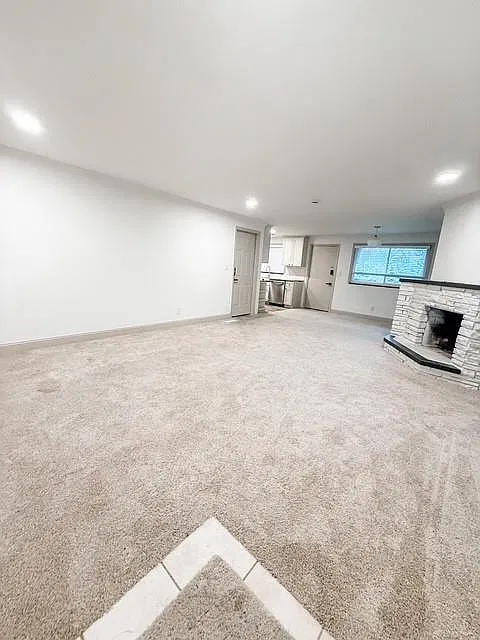 2 bed, 1.0 bath, 1020 sqft, $1,800 — Photo 2