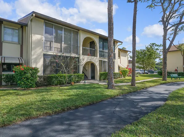 315 Knotty Pine Circle #C1, Greenacres, FL 33463