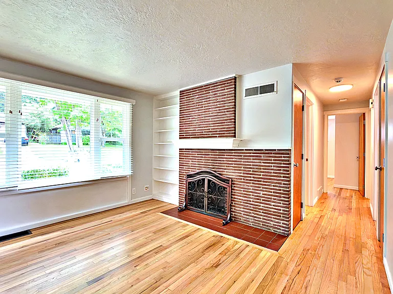 12820 SW Edgewood St — Photo 10