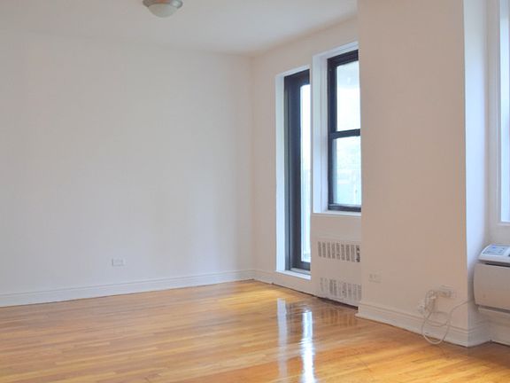 Fordham Terrace - Living Room - WAC-04C