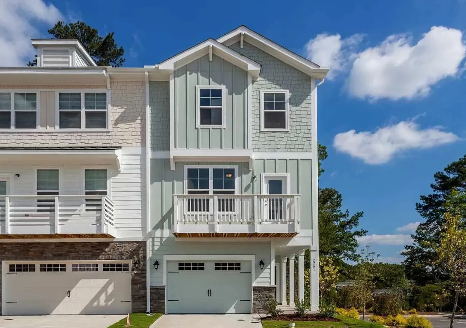 Room in 4 Bedroom Townhome at Chattering Lory Ln — Photo 1