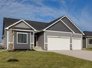 2720 NW Greenwood St, Ankeny, IA 50023