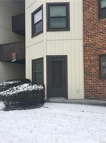 1st image of 13 Essex Pl #D