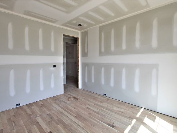 2nd image of 315 Montrose Dr #315