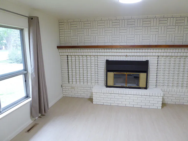 3400 E Locust St — Photo 13