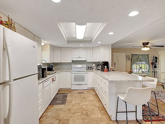3rd image of 55 W Caribbean