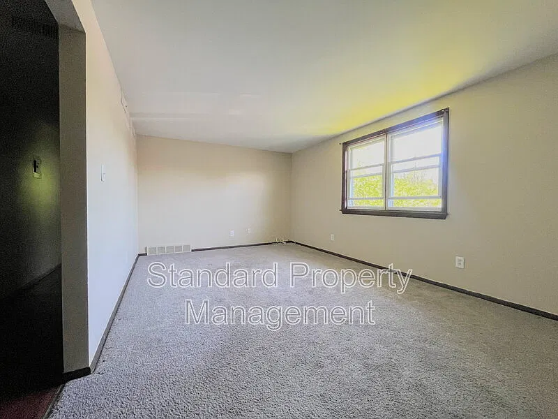 2 bed, 1.0 bath, $1,150 — Photo 2