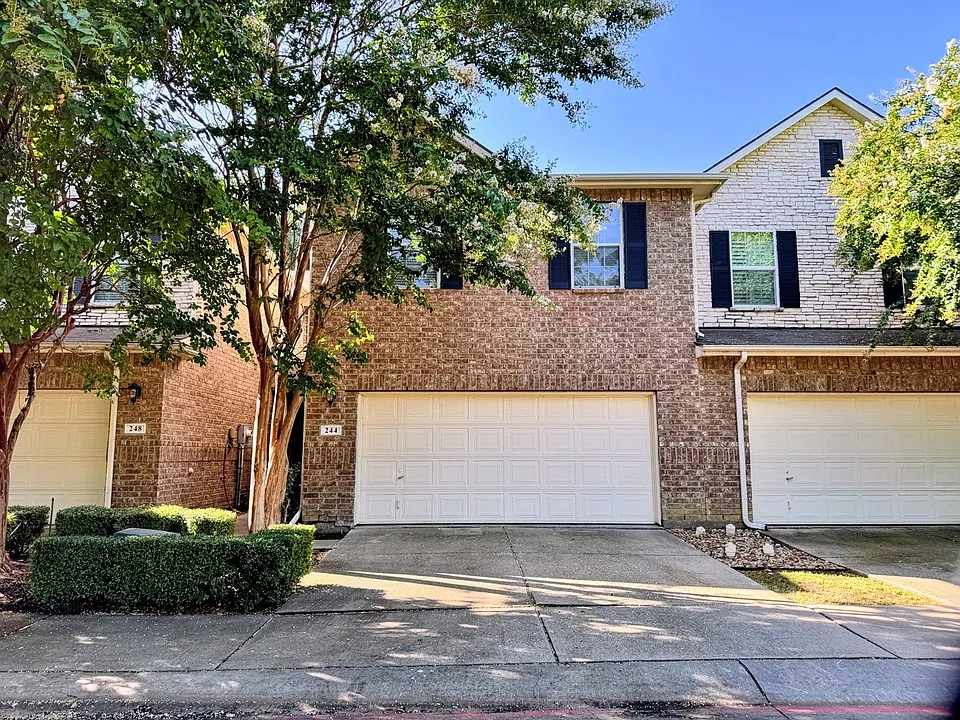 244 Turnberry Ln
