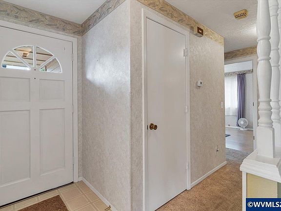 5th image of 1065 Reserve St