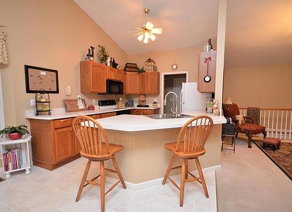 3rd image of 1145 Villa Flora Dr
