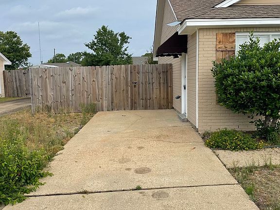 2nd image of 927 Givens Dr