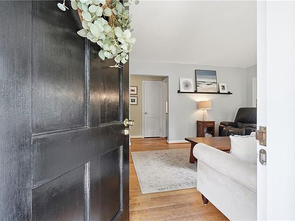 4th image of 57 Lakeside Dr