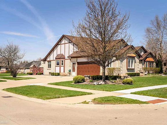3rd image of 52327 Powderhorn Dr