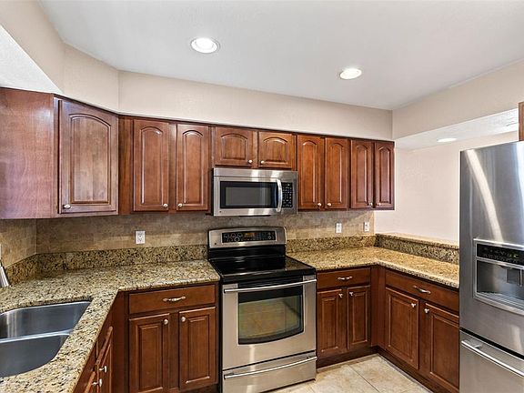 3rd image of 940 Douglas Ave Unit 201