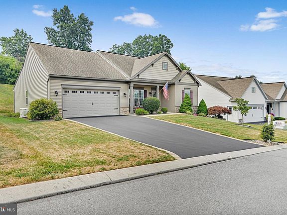 4th image of 928 Sweetbay Ln