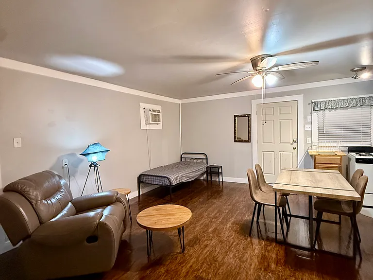 810 Haggin St #810 — Photo 2