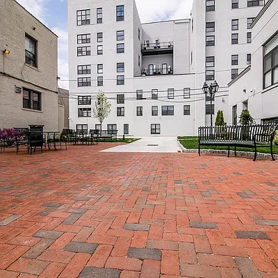 Rented by Nooklyn NYC LLC | media 104