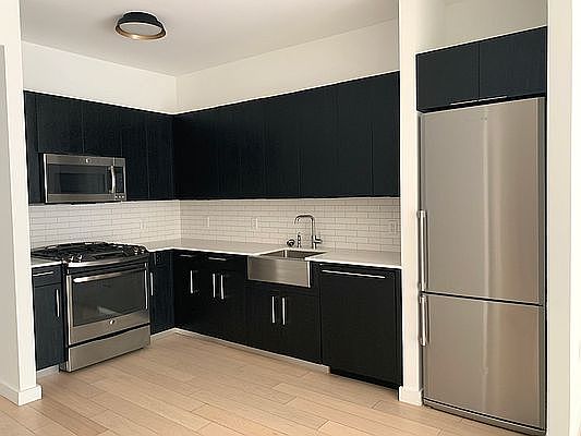 5th image of 535 W 43rd St #12D