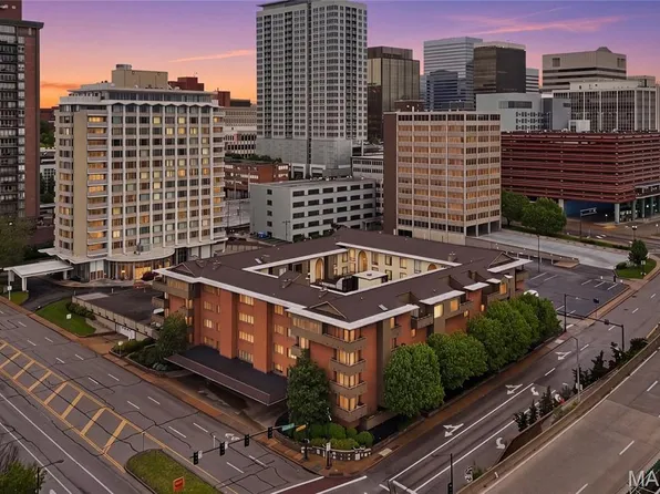 250 S Brentwood Blvd APT 1J, Saint Louis, MO 63105