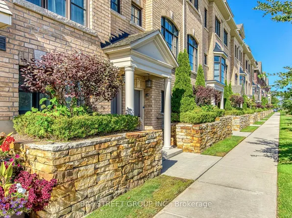 2172 Trafalgar Rd #14, Oakville, ON L6H 0N3