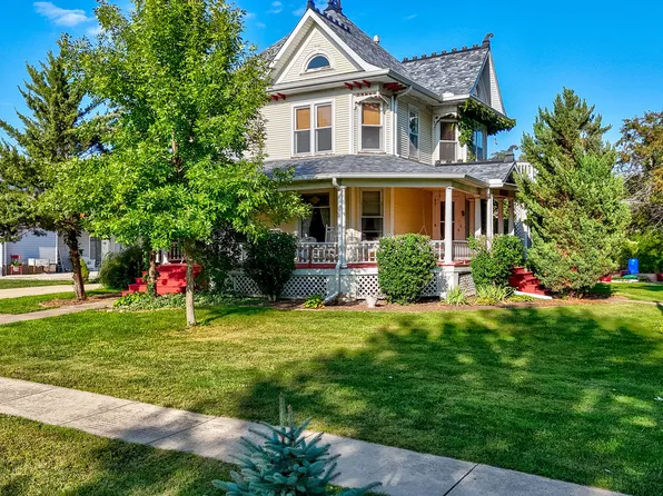 303 N Walnut St, Wenona, IL 61377