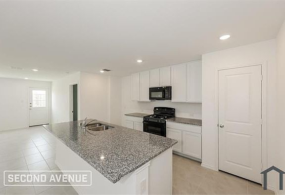3rd image of 1828 Lotus St