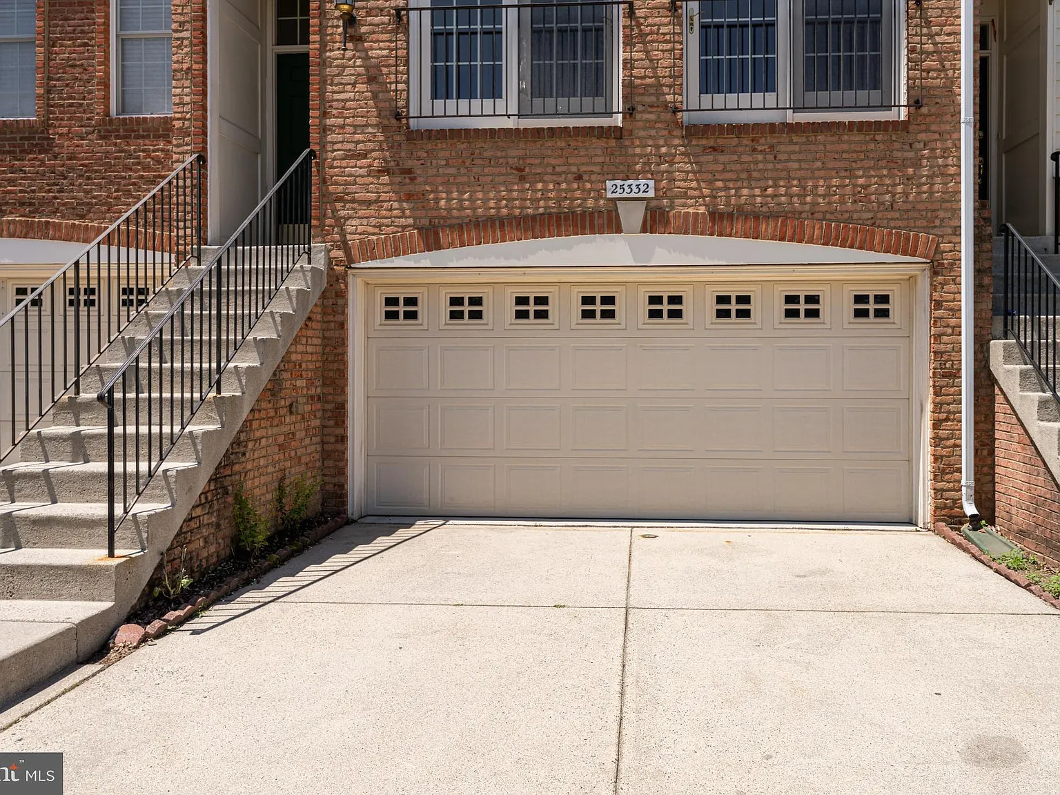 4 bed, 3.5 bath, 2697 sqft, $3,400 — Photo 2