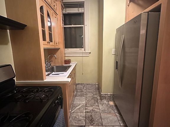 2nd image of 624 Summit Ave #2