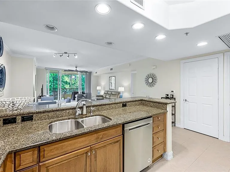 2728 Tiburon Blvd E #A-204 — Photo 7