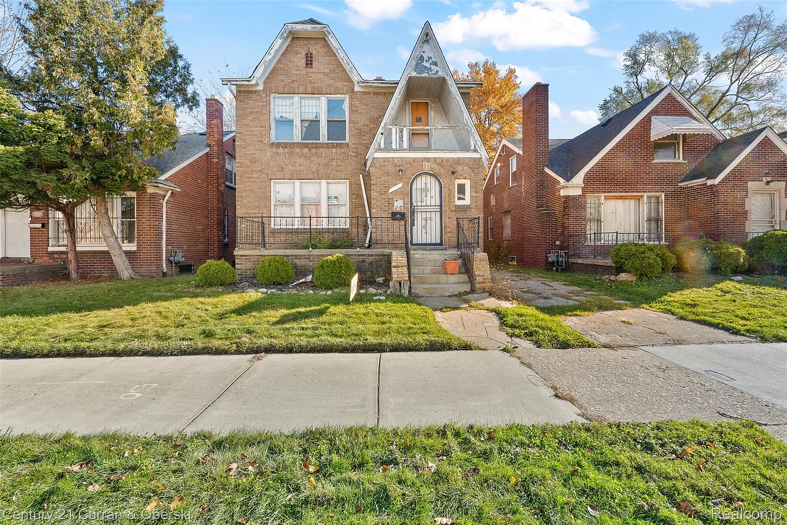 15386 Manor St photo 1