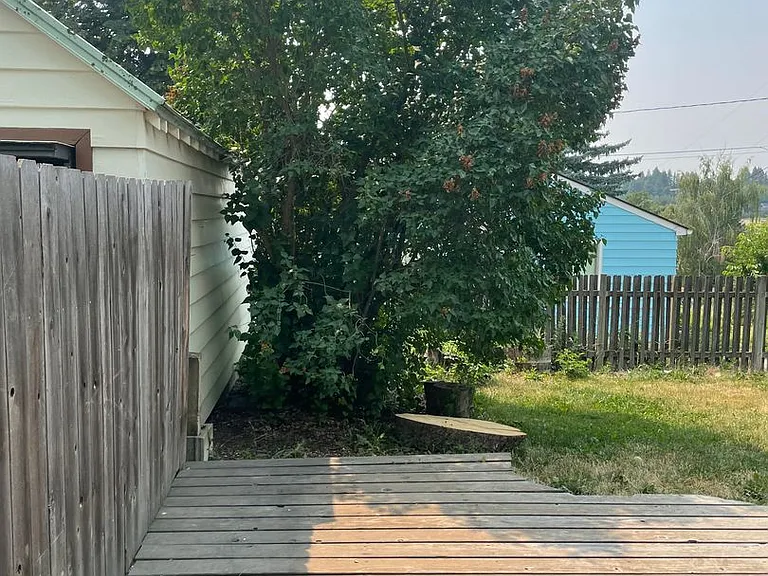 705 SE High St — Photo 2