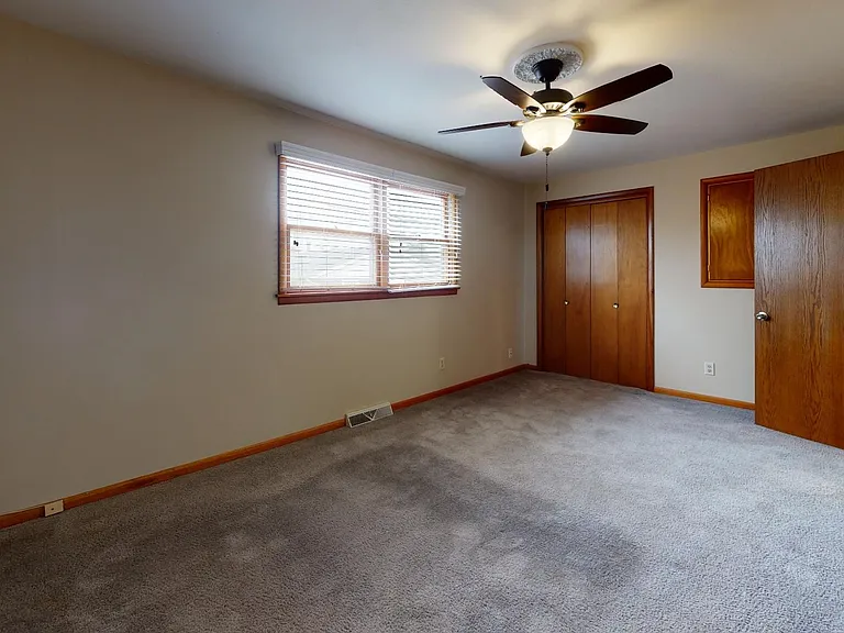 2409 Jackson St — Photo 12
