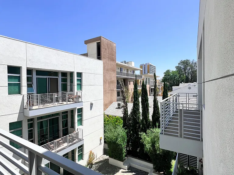 238 S Arroyo Pkwy — Photo 21