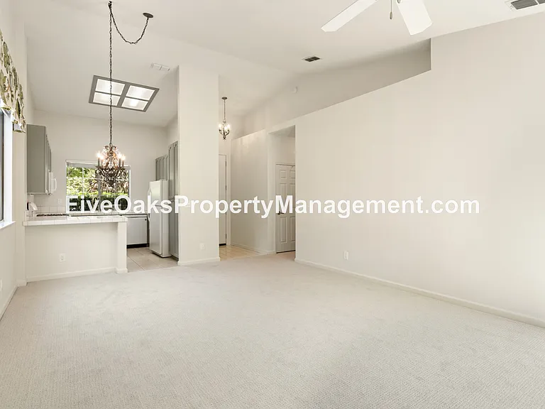 885 Rathbone Cir — Photo 5