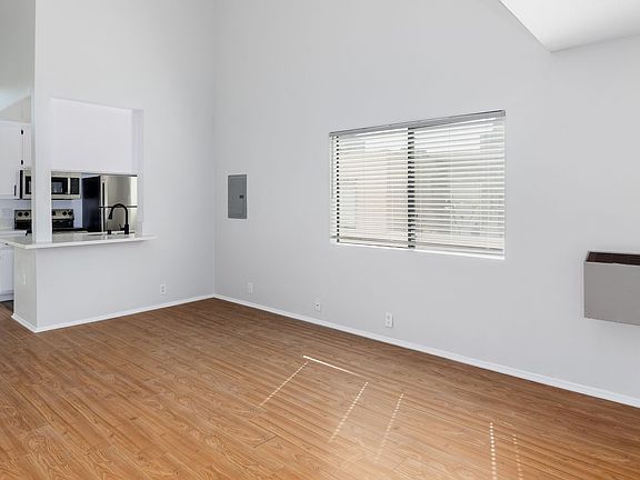 4th image of 132 S Clark Dr #304