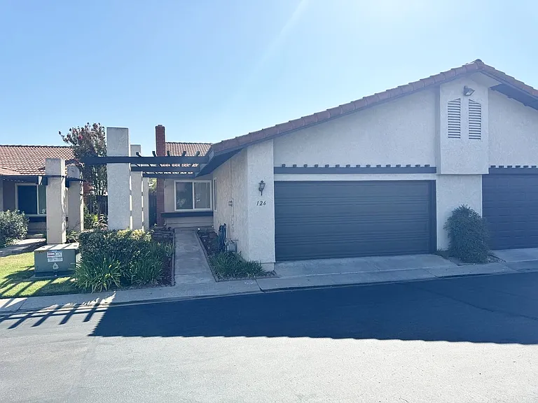 126 Jericho Circle Gln — Photo 1