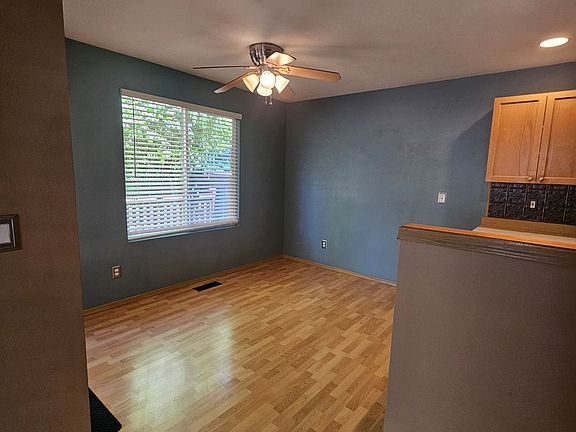 4th image of 1288 NW Amanda Loop