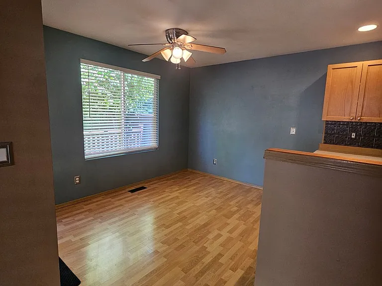 1288 NW Amanda Loop — Photo 4