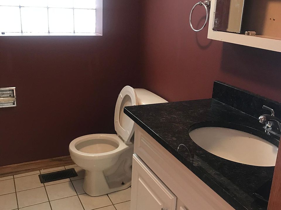 Bathroom (Unit 2 & 3)