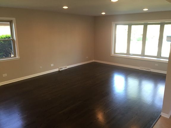 3rd image of 10813 Lawler Ave