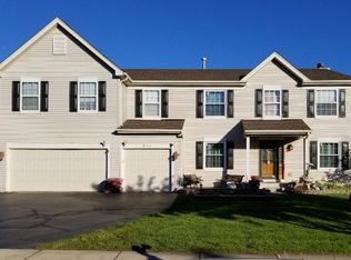 833 Crabapple Dr, Crystal Lake, IL 60014