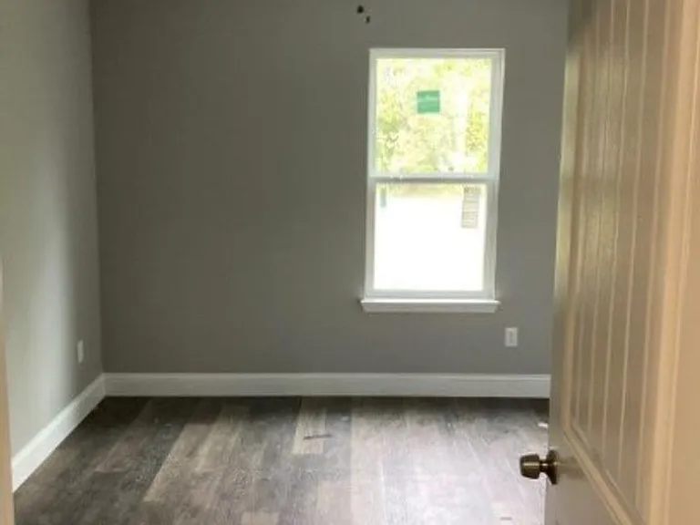 809 S Travis Ave — Photo 10