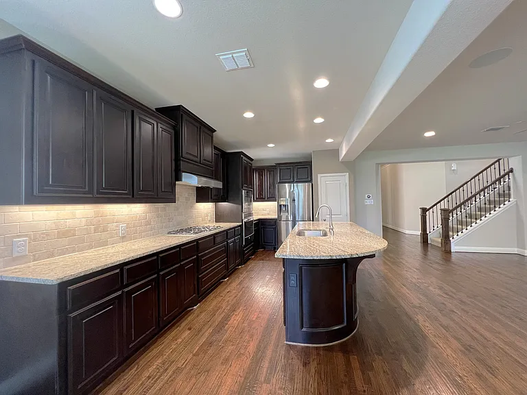 720 Raunald Dr — Photo 9
