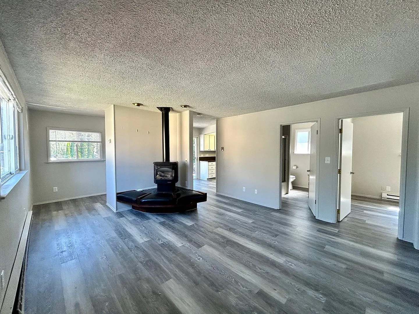 603 E 3rd Ave — Photo 3