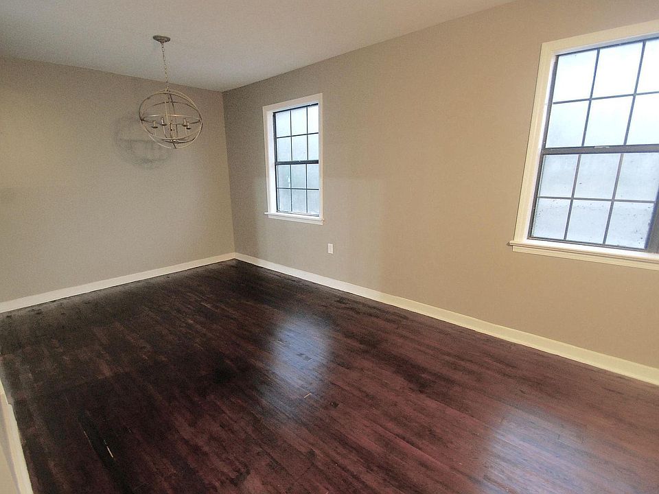1st image of 704 S 17th Ave