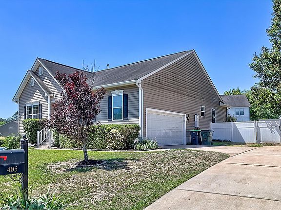 3rd image of 405 Carrik Ct