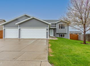 6375 28th Ave SE, Bismarck, ND 58504