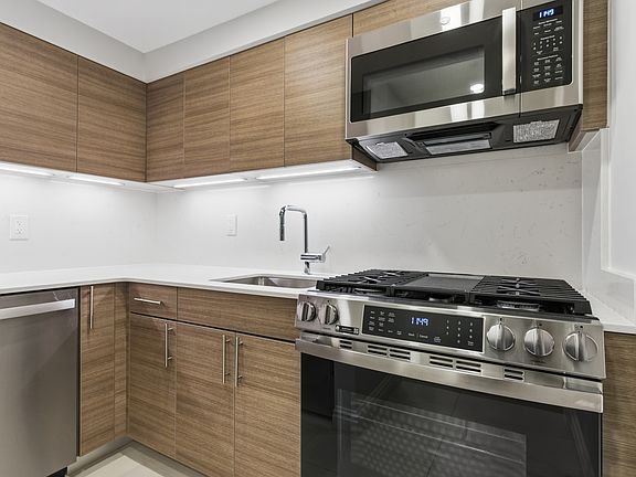 3rd image of 360 E 65th St APT 2C