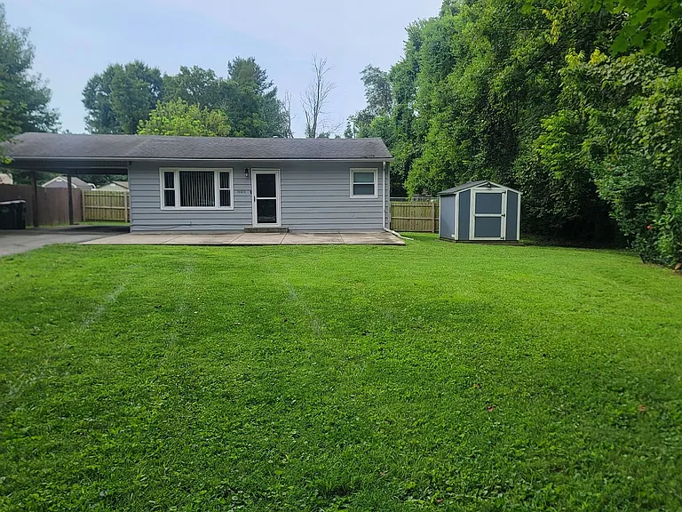 10210 Browns Ct — Photo 2